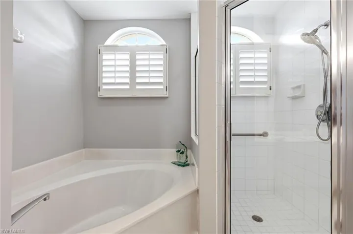 300 L Ambiance Cir 102, Naples, Florida 34108