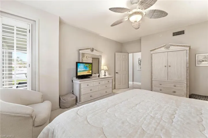 300 L Ambiance Cir 102, Naples, Florida 34108