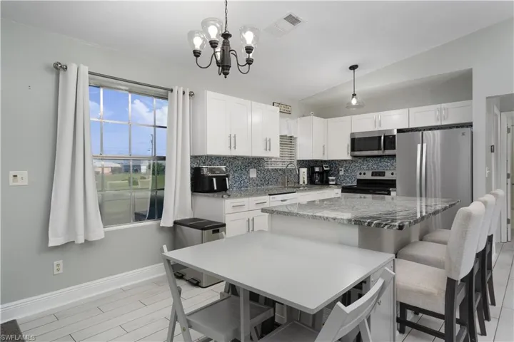 Eat-in Kitchen