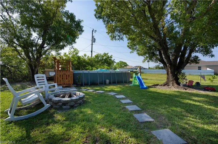 Above ground pool