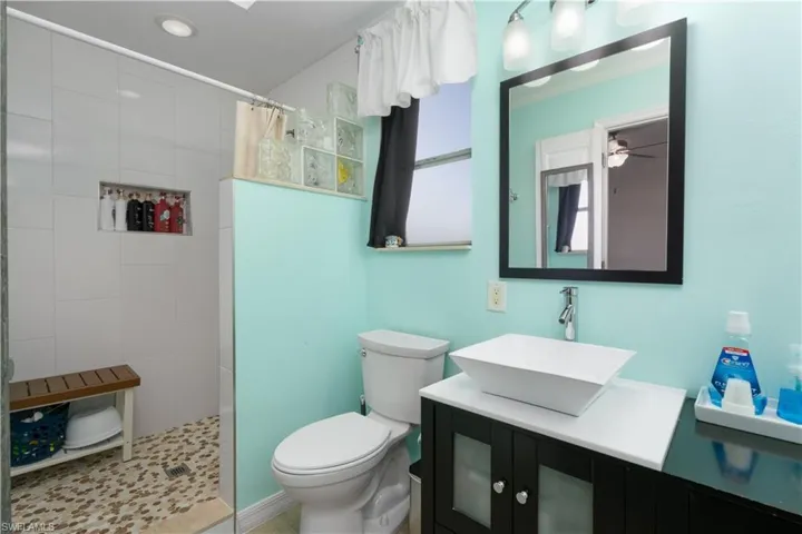 Primary bath w/dual sinks