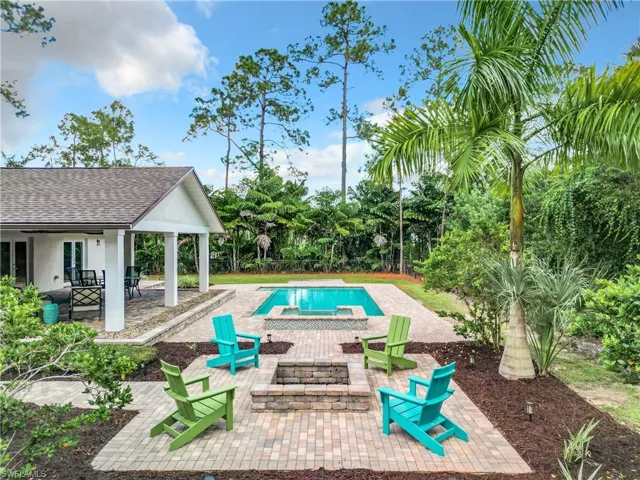 Relax in seclusion and privacy. Enjoy BBQ's in the Veranda overlooking the Pool & Spa or night star gazing around the fire pit.