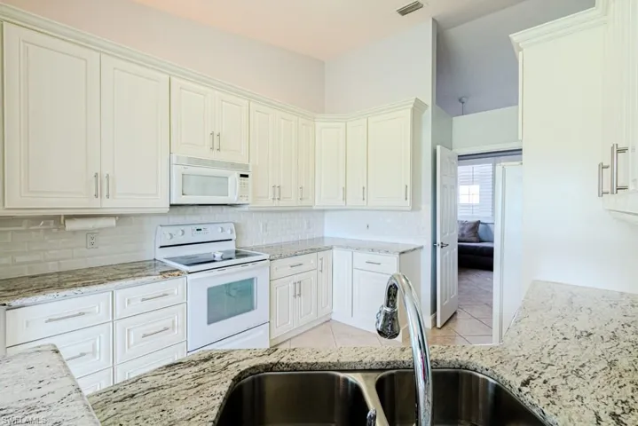 6015 Pinnacle Ln # 5, Naples, Florida 34110