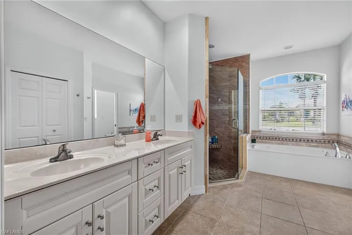 25020 Divot Dr, Bonita Springs, Florida 34135