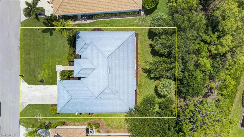 25020 Divot Dr, Bonita Springs, Florida 34135