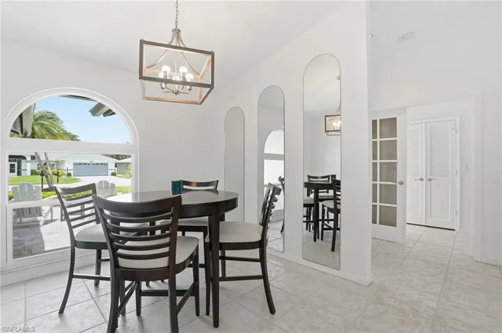132 Bordeaux Cir, Naples, Florida 34112