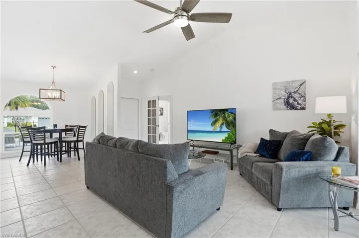 132 Bordeaux Cir, Naples, Florida 34112