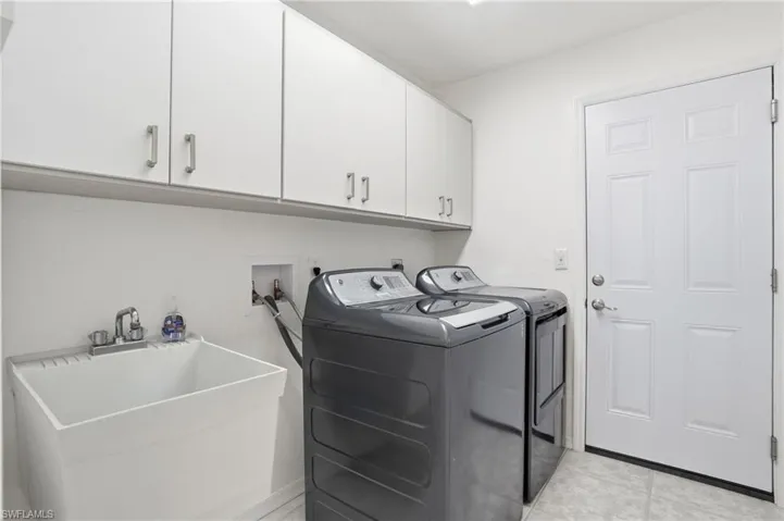 132 Bordeaux Cir, Naples, Florida 34112