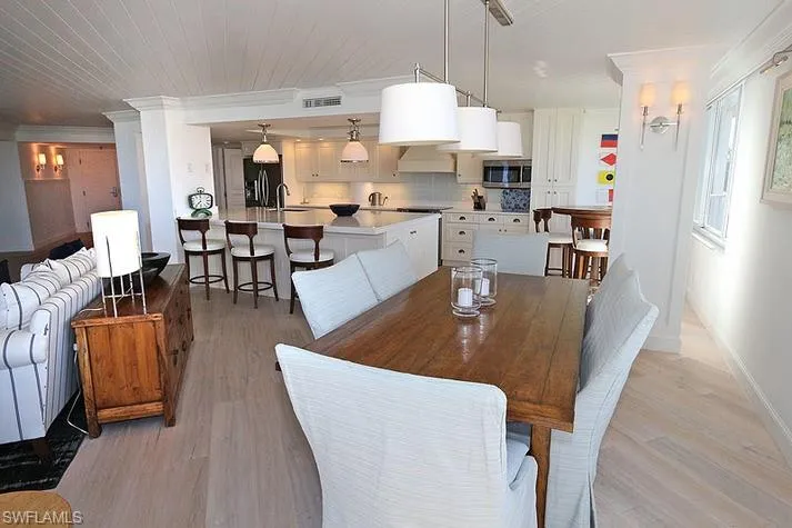 4041  Gulf Shore N BLVD, Naples, FL 34103