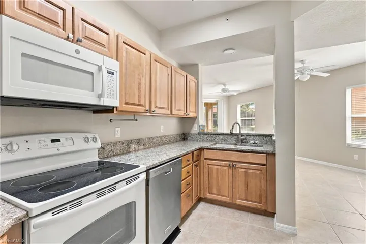 6560 Huntington Lakes Cir 104, Naples, Florida 34119