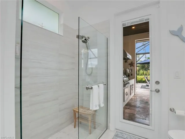 Bathroom & Pool Bath