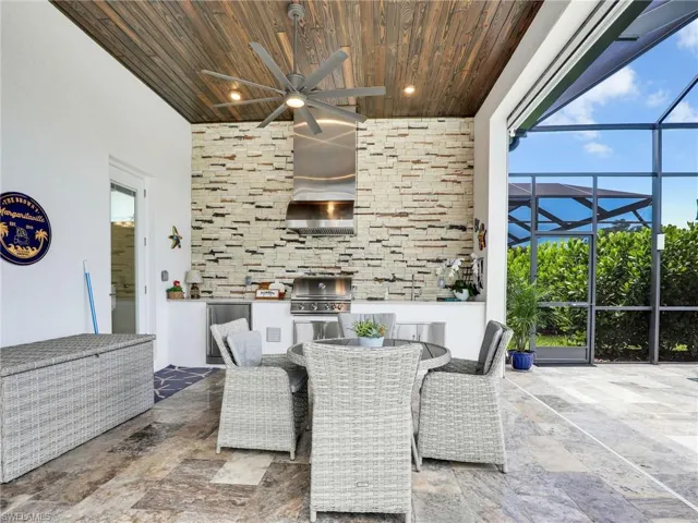 Outdoor Kitchen & Dining Area