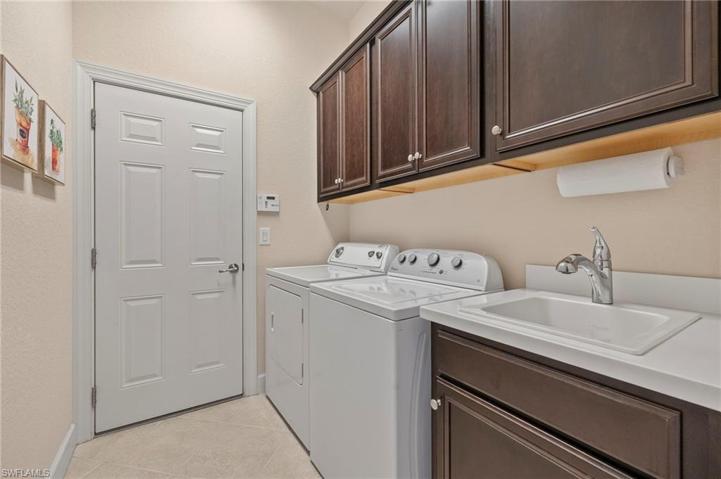 Laundry wtih sink