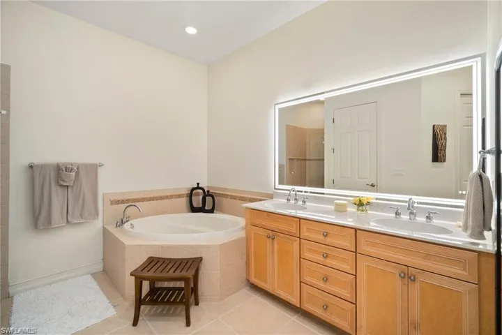 8519  Chase Preserve  DR, Naples, FL 34113