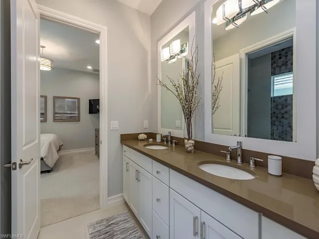 Jack & Jill bathroom between bedrooms 2 and 3.