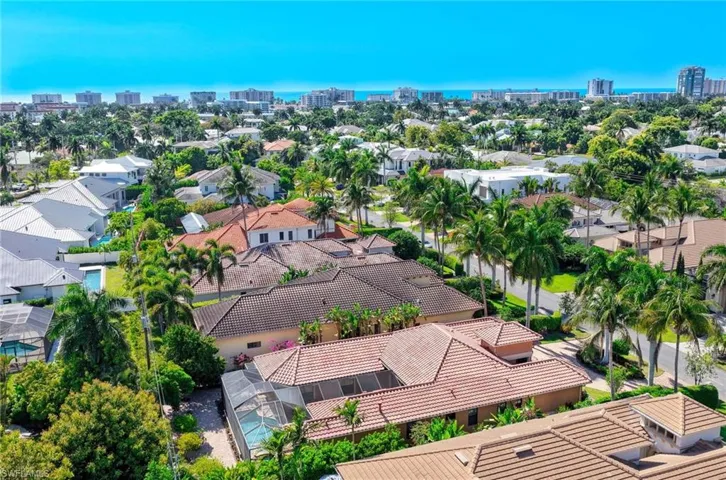 672  Fairway  TER, Naples, FL 34103