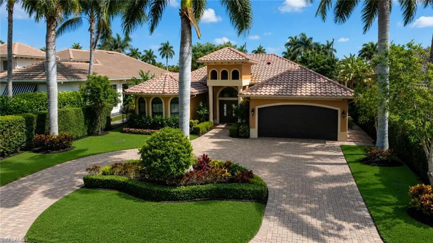 672  Fairway  TER, Naples, FL 34103