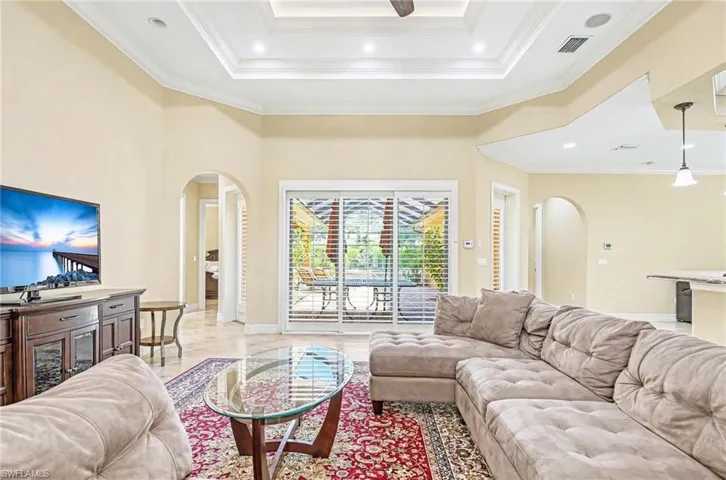 672  Fairway  TER, Naples, FL 34103