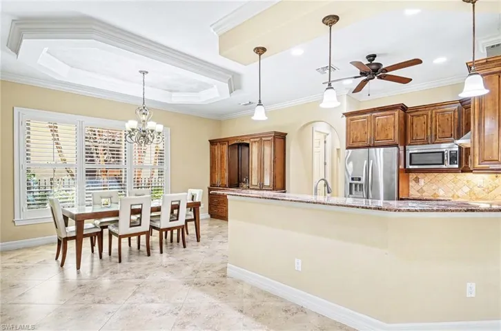 672  Fairway  TER, Naples, FL 34103