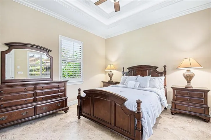 672  Fairway  TER, Naples, FL 34103