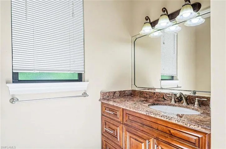 672  Fairway  TER, Naples, FL 34103