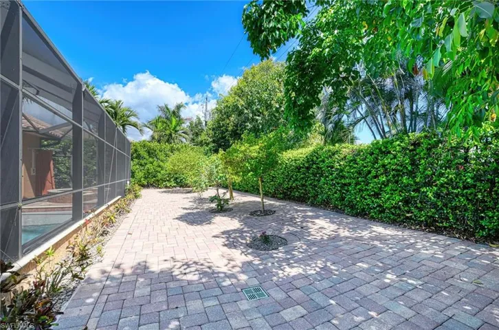 672  Fairway  TER, Naples, FL 34103