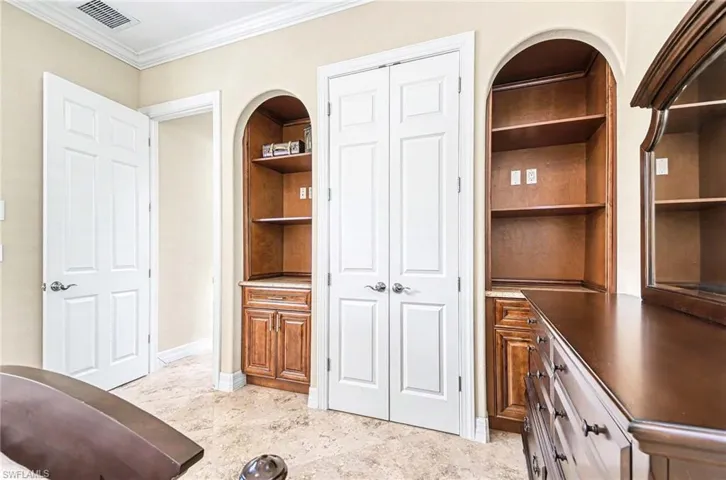 672  Fairway  TER, Naples, FL 34103