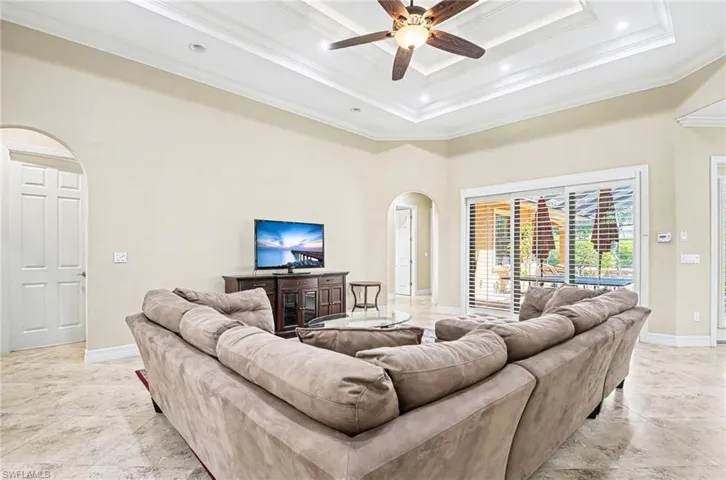 672  Fairway  TER, Naples, FL 34103