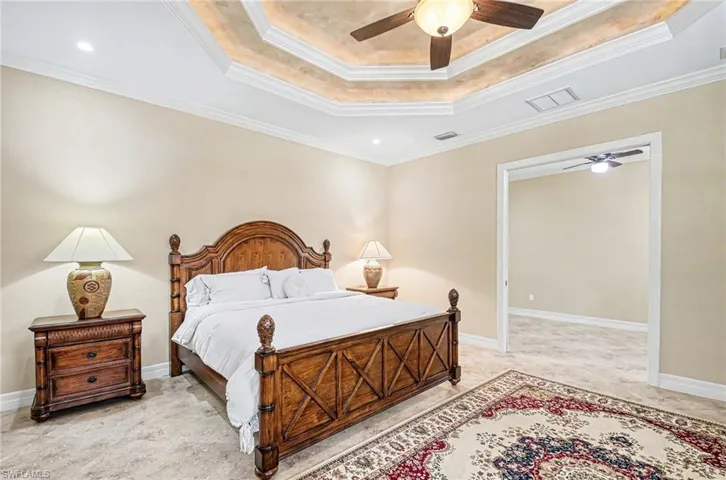 672  Fairway  TER, Naples, FL 34103