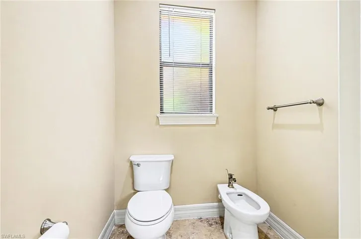 672  Fairway  TER, Naples, FL 34103