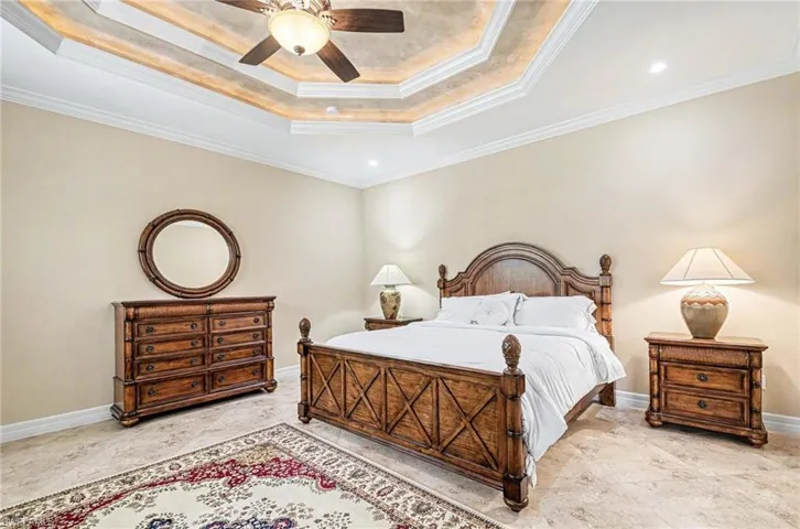 672  Fairway  TER, Naples, FL 34103