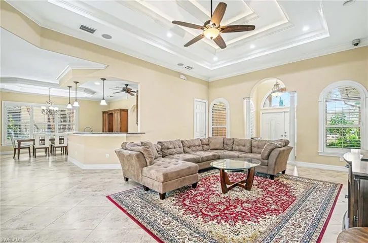 672  Fairway  TER, Naples, FL 34103