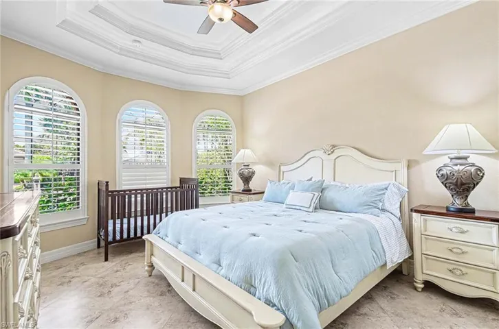 672  Fairway  TER, Naples, FL 34103