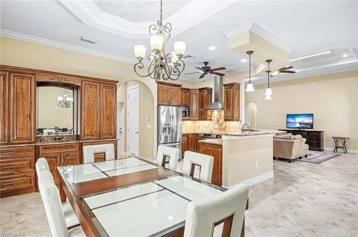 672  Fairway  TER, Naples, FL 34103