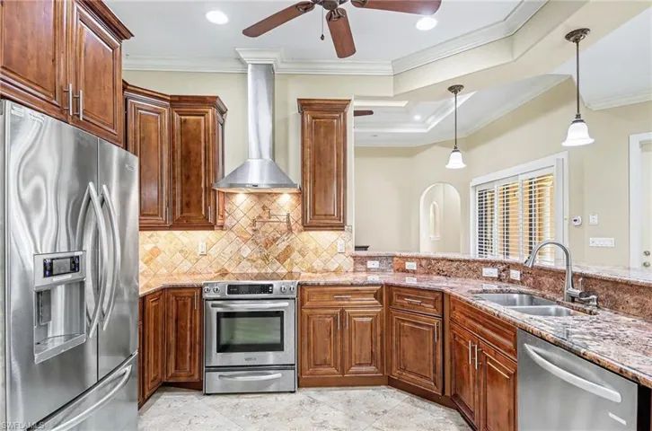 672  Fairway  TER, Naples, FL 34103