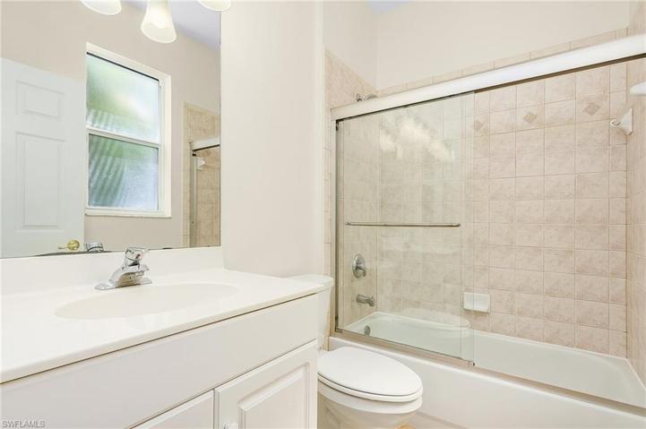 Guest / Pool Bath