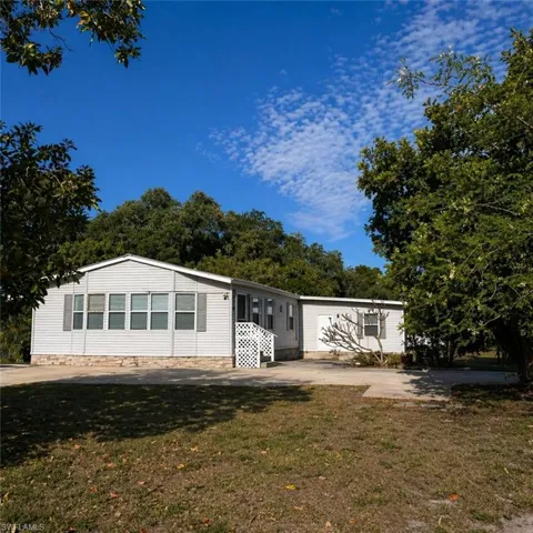 2520  Brownell  CT, North Fort Myers, FL 33917