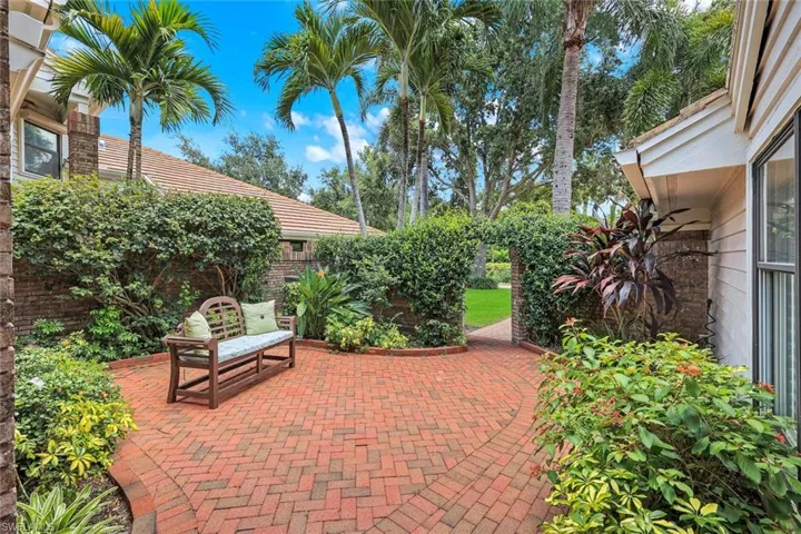 6619 Trident Way, Naples, Florida 34108