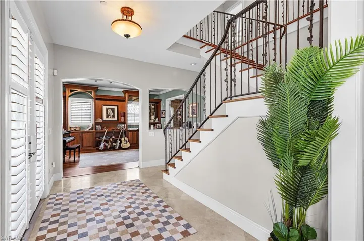 Entryway featuring arched walkways and stairs