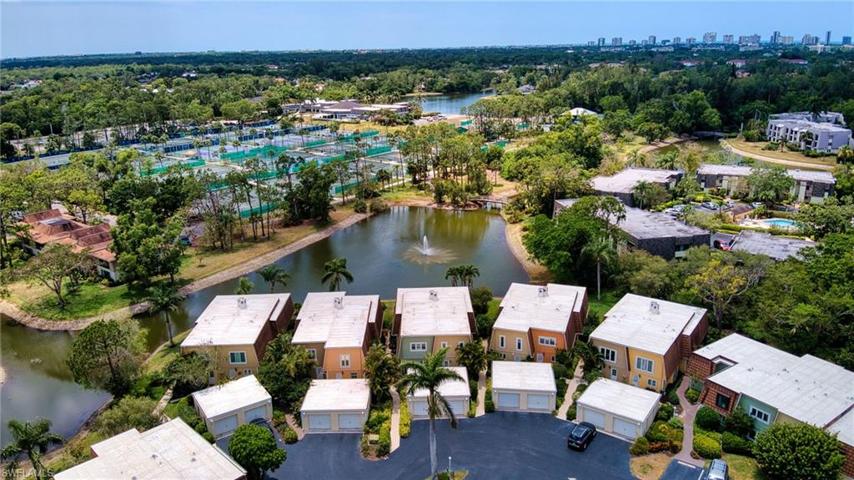 Only 10 homes on Meadowlark have garages