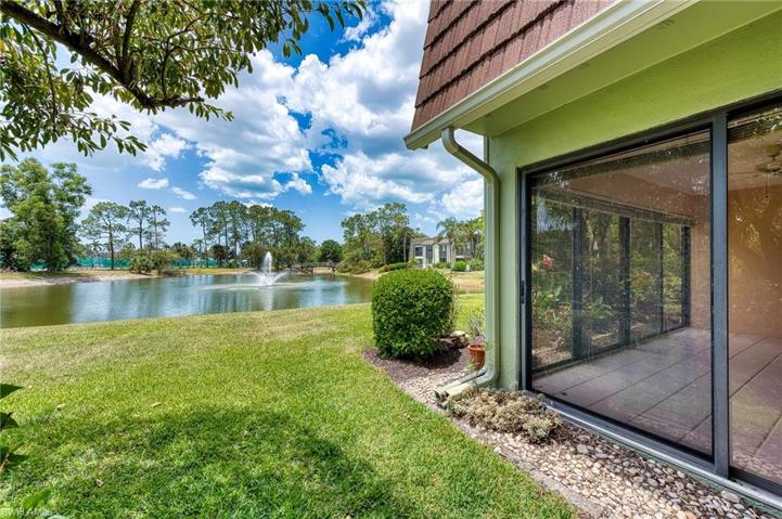 Sliding doors on 2 sides of 1st floor