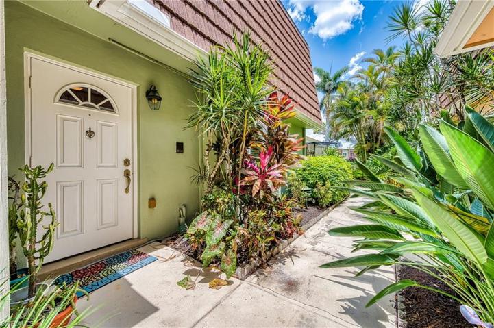 Entrance to 415 Meadowlark