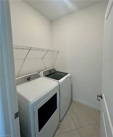 washer/dryer included!