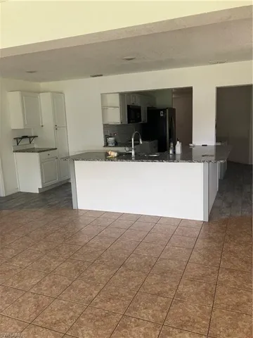 3923 Se 12th Ave, Cape Coral, Florida 33904