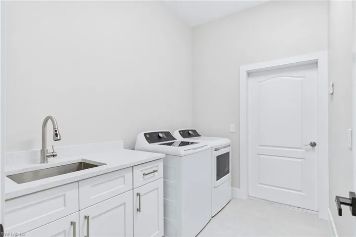 1817 Lagoon Ln, Cape Coral, Florida 33914