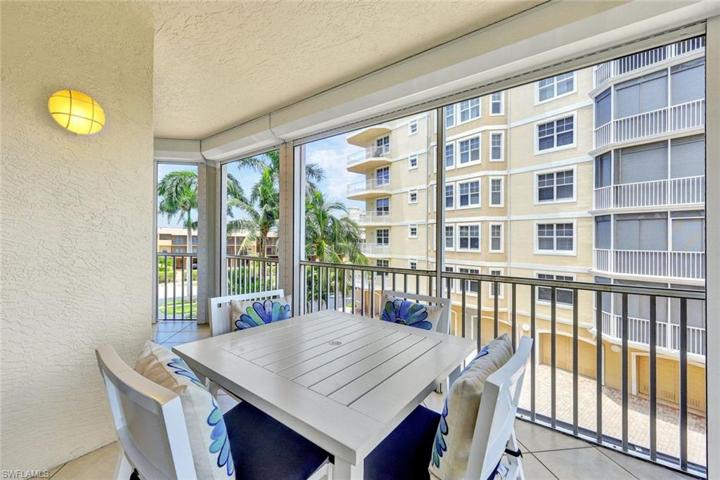 Wrap around lanai