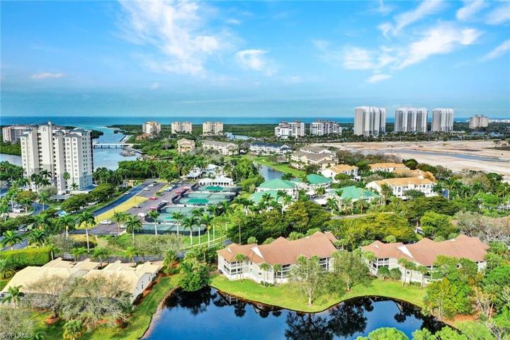 660  Wiggins Bay  DR, Naples, FL 34110