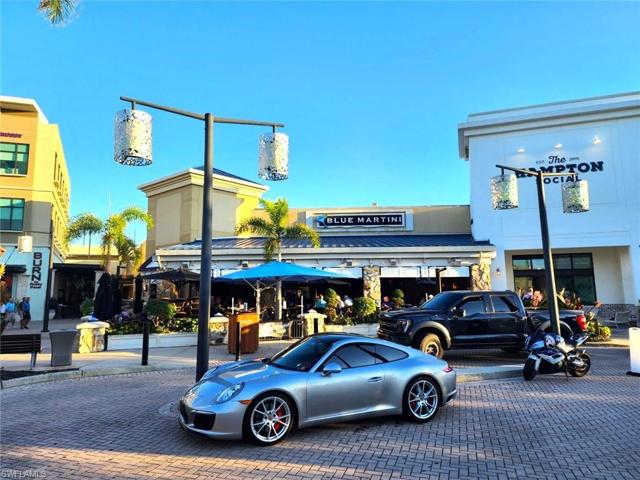 Nearby "Uptown" Mercato offers many events, dining options, night clubs, happy hours, upscale shopping, luxury Silverspot Movie Theater and Wholefoods
