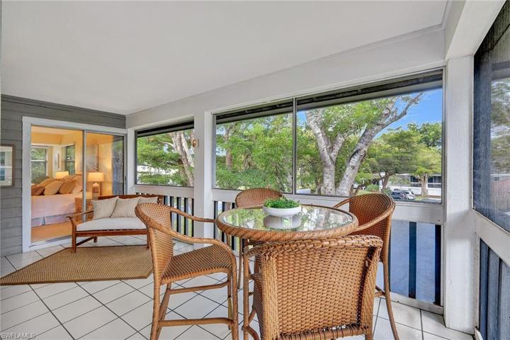 660  Wiggins Bay  DR, Naples, FL 34110