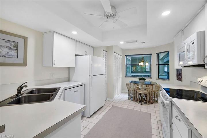 660  Wiggins Bay  DR, Naples, FL 34110